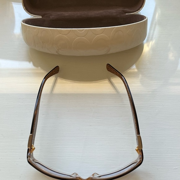 Brown Tortoise Shell Coach Sunglasses. Like new! With white hard Coach case incl - Picture 8 of 12